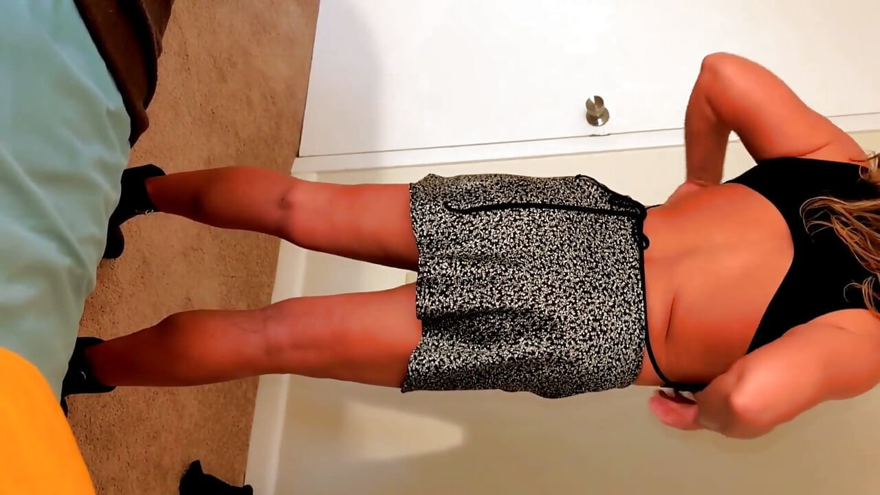Hookup with Married Slut Coworker on Lunch Break