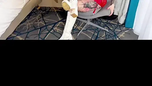 Indischer stier verehrt meine füße und bekommt einen footjob