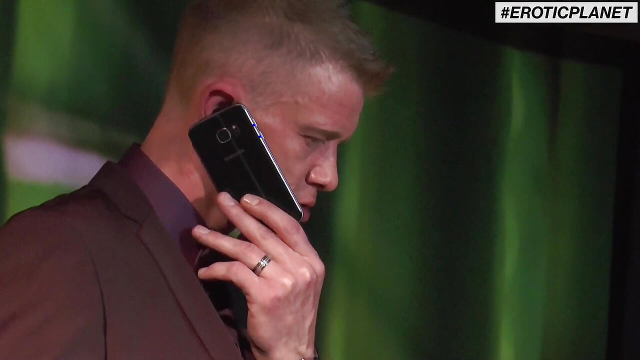 Блондинка робить глибокий заглот - німецький бдсм