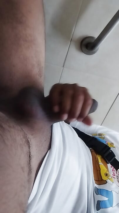 女性がトイレで私を見つけてくれたらいいのに