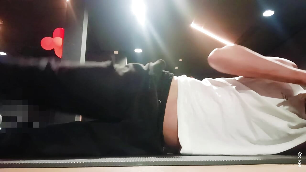 Seksi dečko traži 1000% tijelo