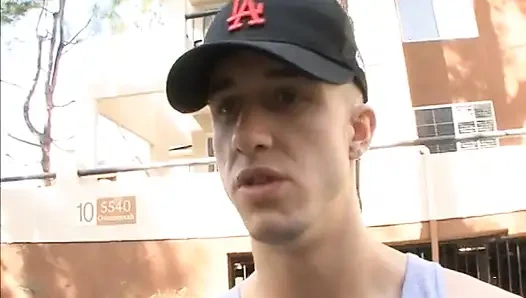 Грудастой блондинке целует ее киску и имеет татуированная мужик с жестким членом