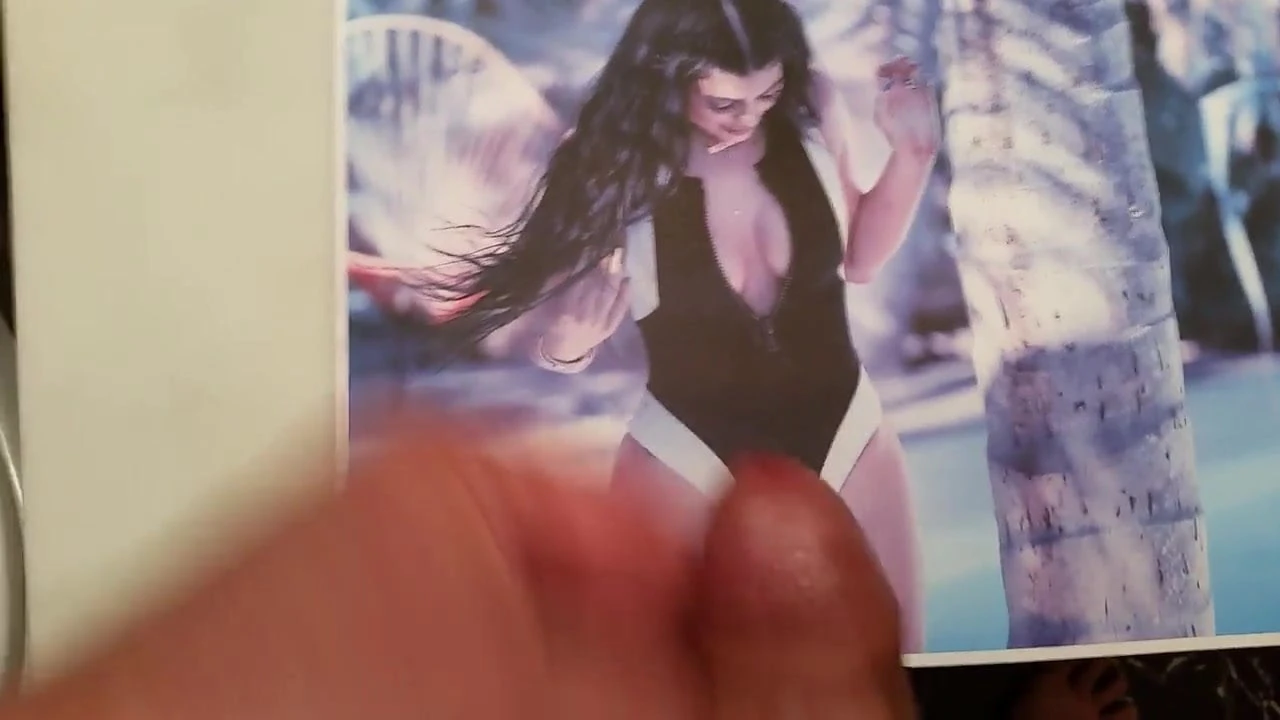 Kylie jenner cum upeti