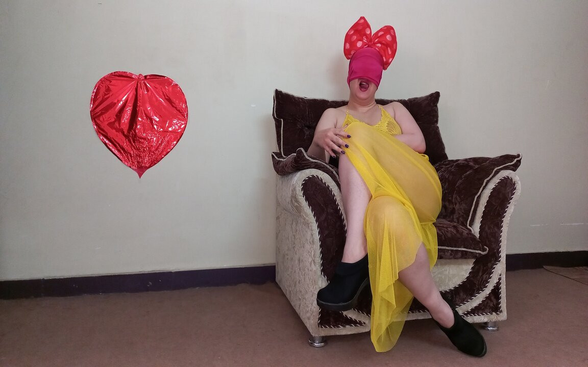 Soy una milf cachonda bailando sucio y tocándome para tus pollas (trailer-teaser)