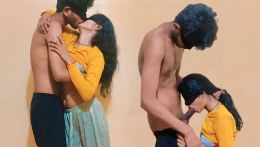 Il a attrapé sa copine et lui a fourré sa bite dans la bouche. Vidéo audio hindi.