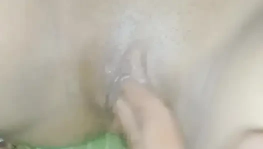 Her gece üvey erkek kardeşim sadece amcığıma peju atmak için odaya gelirdi