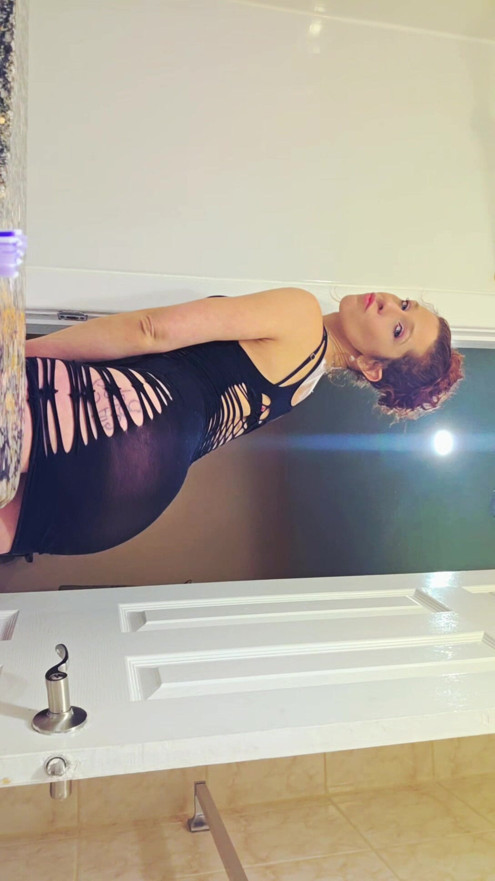 100% de provocação. Essa milf fodível?