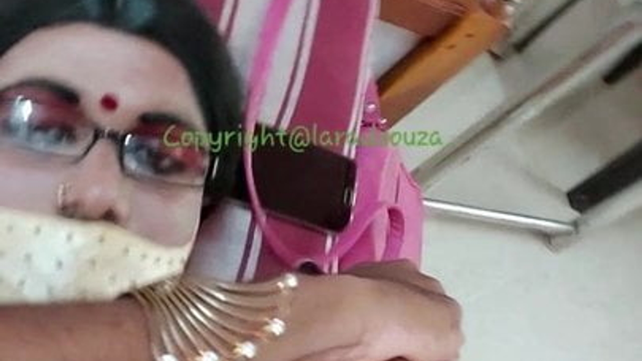 Indian crossdresser Lara D'Souza sexy video in saree part 2