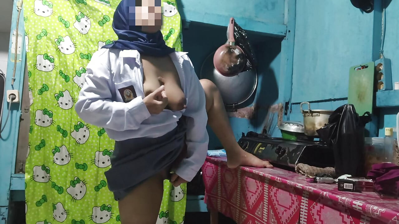 Sister-in-law masturbates before leaving for school