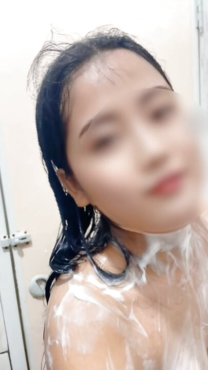 invite the neighbor's wife to take a bath together
