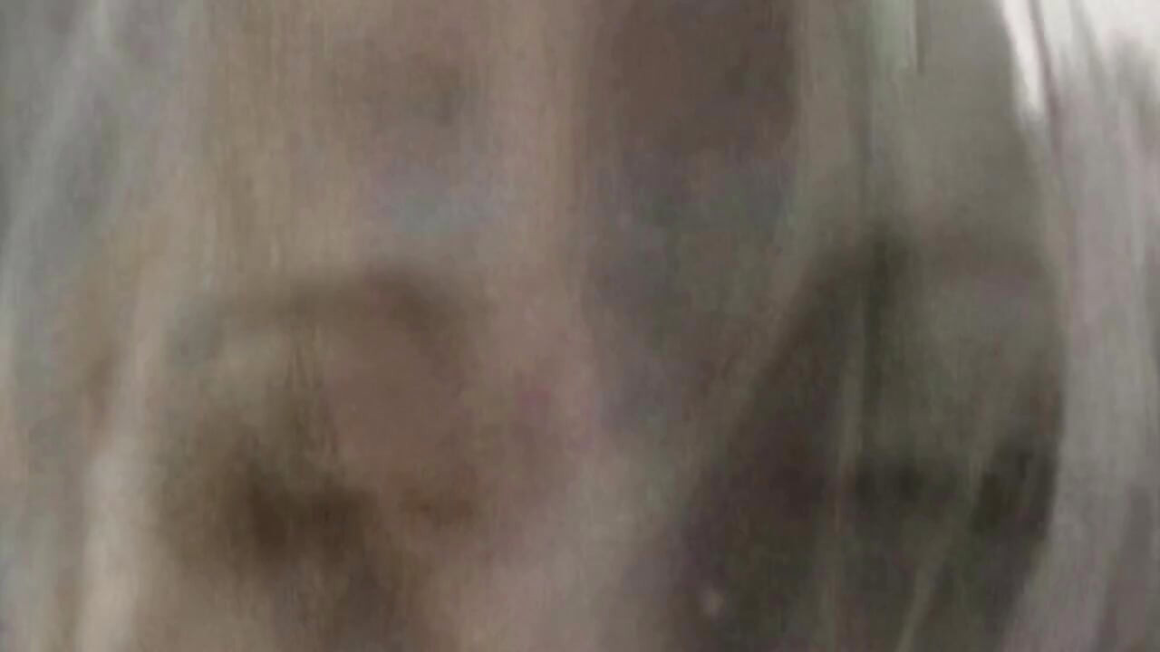 MiLF bionda prende cazzone nero in un bollente primo piano interrazziale