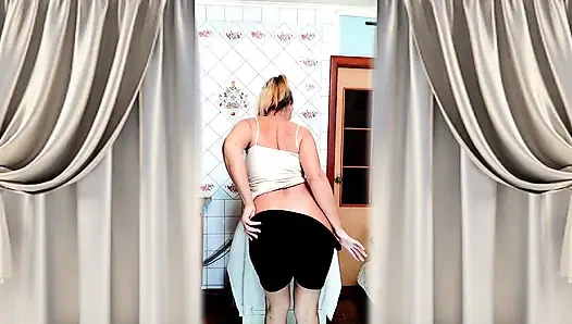 Ateşli Ev Hanımı Lukerya Evde