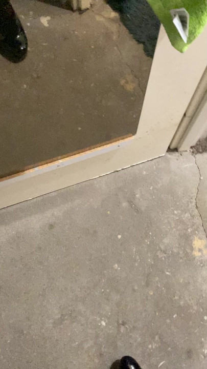 Сапоги до колена на каблуках и кожаное мини на заднице. Чудесная кроссдрессерская одежда. Трах в подвале в тряпке бесплатно!