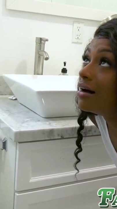 La hermanastra ebony Lola Chanel está re feliz con un bbc que la revienta | Clip 1