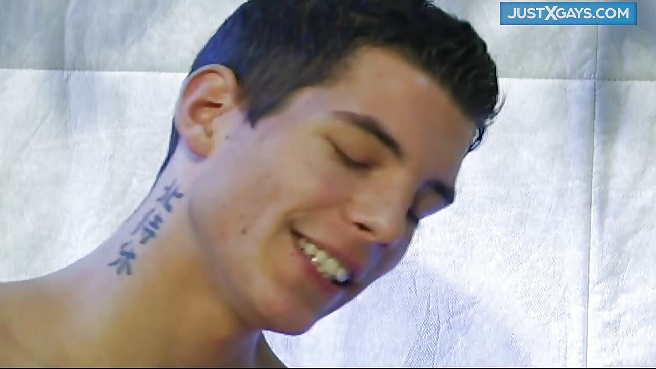 เกย์กล้ามเย็ดในห้องน้ํา