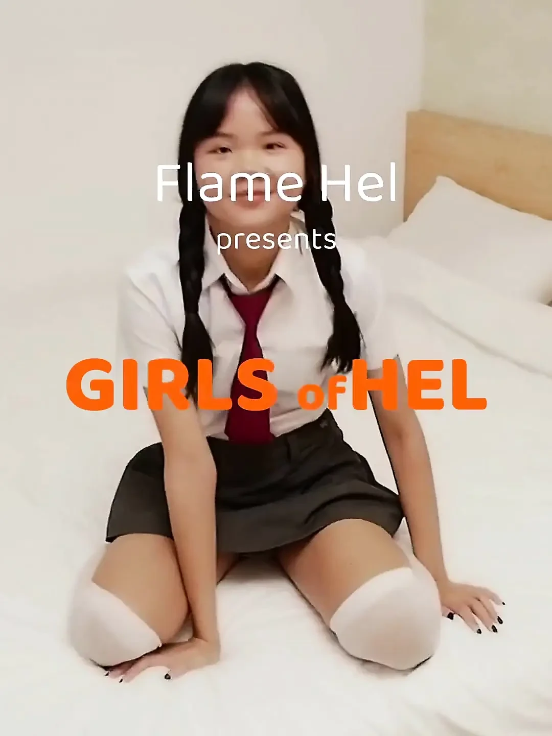 女大学生自慰被她的老师发现，所以他给她的小穴打分并拍摄