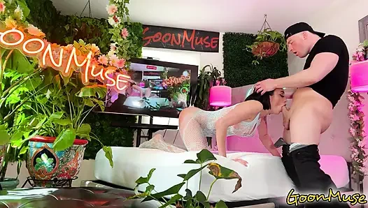 Blaire Johnson Spreads Her Legs For Pussy Pounding