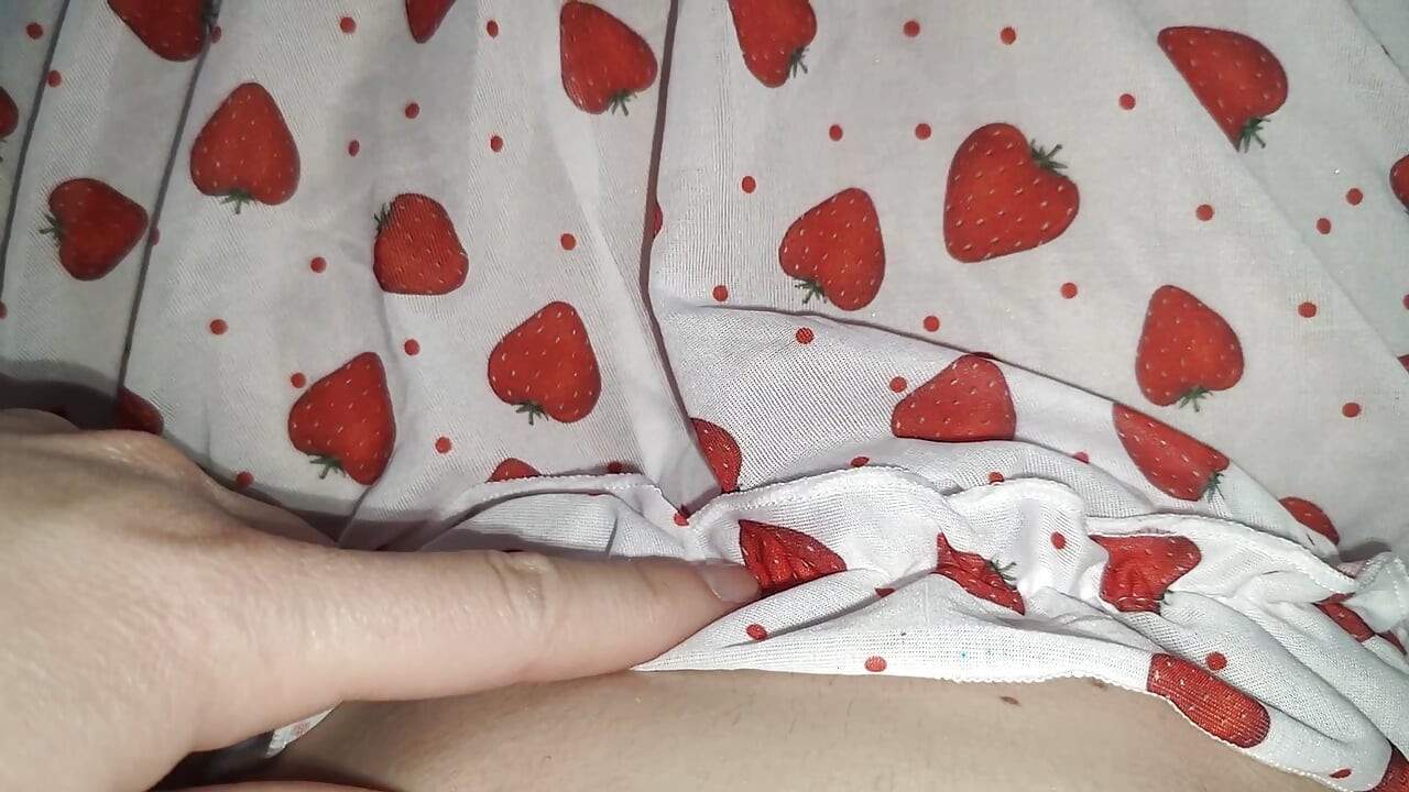 노출이 심한 란제리를 입고 아름다운 가슴을 가진 MILF와 섹스했어요