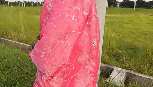 Бангладешский отель Grill на улице девушка ждет, я не знаю кто, но я постараюсь посмотреть, для меня. секс видео