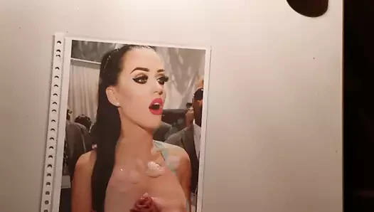 Katy Perry boşalıyor