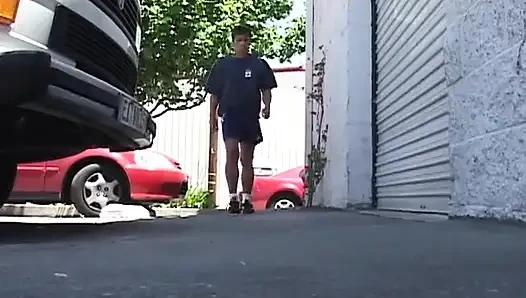 Çok ateşli sarışın genç kız götünden sikiliyor