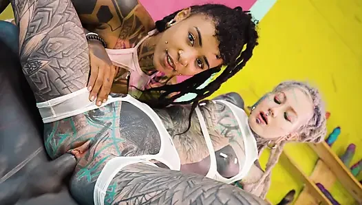 Anal 3some intens dengan orgasme anal yang kuat