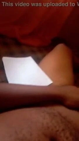 Ma copine se prépare à baiser avec moi