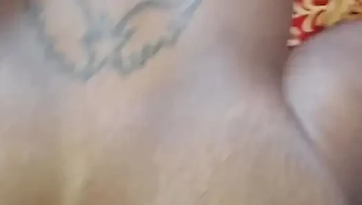 Pacar saya dengan pantat melengkung mengambil penis saya dalam posisi doggy