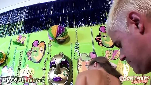 Riley Reid сквиртует и трахается братством неудачниц в порно Dan's