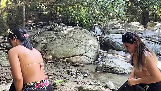 2 Latina swallow 2 cocks of strangers in the middle of the forest