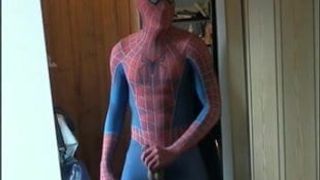 Spiderman masturbándose
