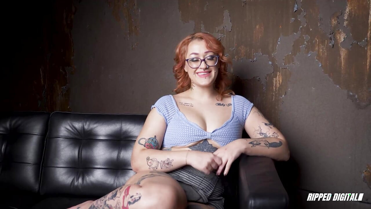 Tattooed Redhead Babe Spinnin Shae Gets Extreme Pleasure From Bondage