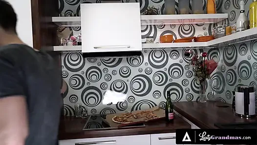 Nenek sange belinda bee digodain dan dientot habis-habisan sama tetangganya yang berisik