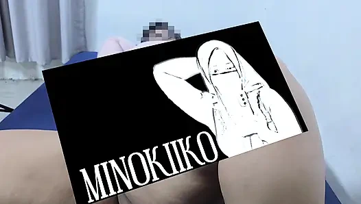 Hijab brille ist nach dem fitnessstudio so müde und muss entspannen - Minokiiko