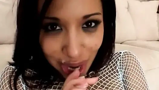 Сумасшедший анальный удар для сексуальной латины-сучки