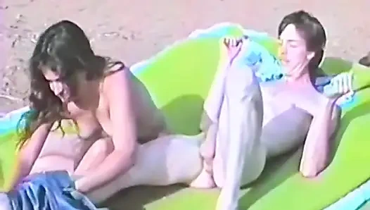 Memek amatir yang dicukur dipukul