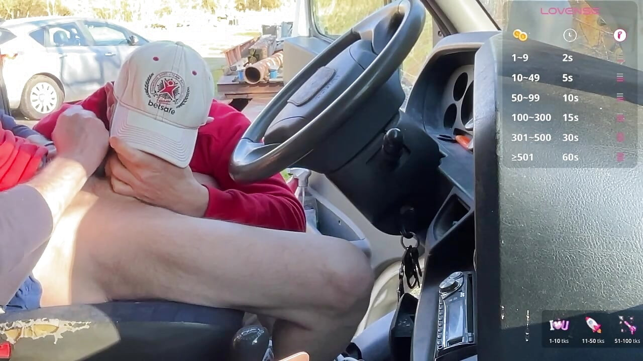 Best truck stop moment ,he stopped and stayed