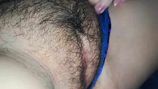 Komşum beni kocamın yatağında sikiyor