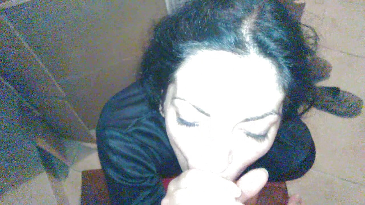 Please shoot your cum on my face