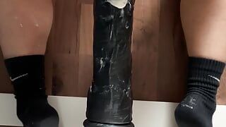 BBC Dildo vs. Jungen Typen