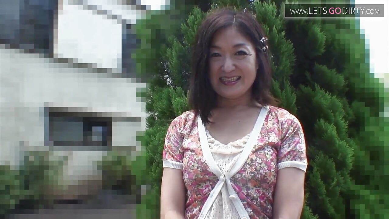 Tante sange lagi asik muasin itilnya pakai vibrator ukuran raksasa