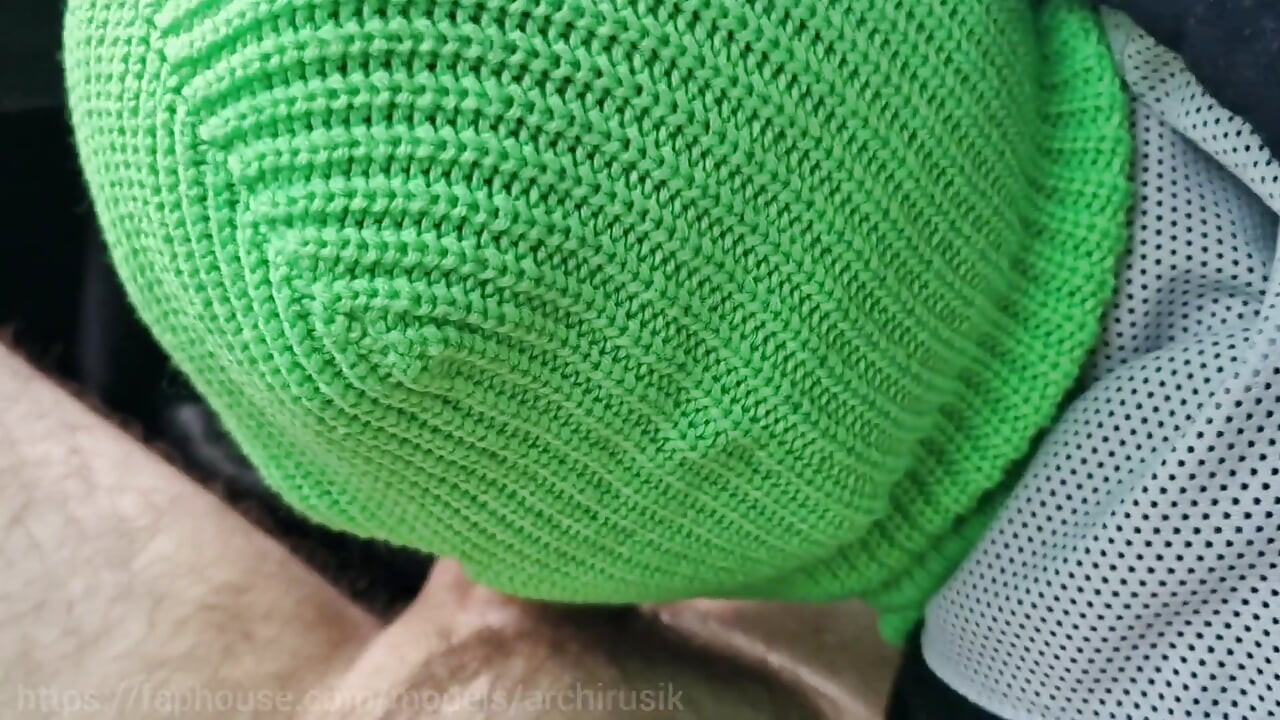 Yol kenarında bir yabancıyı geziyor, göte boşalıyor