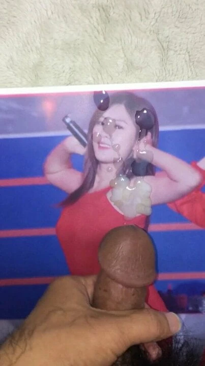 Apink hayoung น้ําแตกบนชุดแดงรักแร้เซ็กซี่ของเธอ