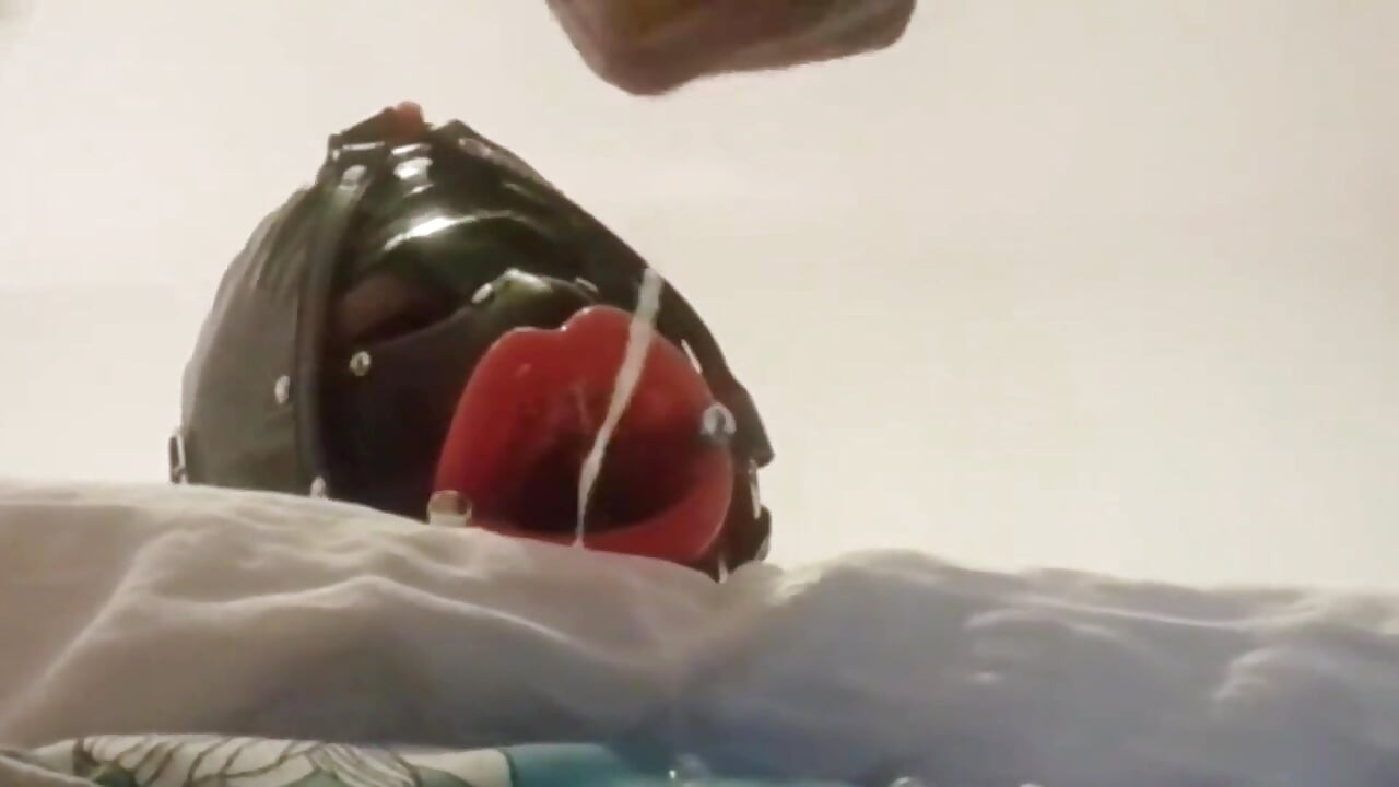 MILF ke sath angoothi gaig nakli honth garabar men munh aur chehre