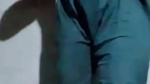 Bugün çok üzgünüm, kimse bizi sikiyor, çok huzursuzum, göğüsler çok fazla.