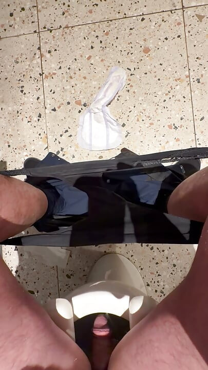 Big Pad change and piss