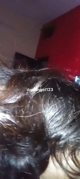 Πρέπει να παρακολουθήσετε! Η Bhabhi κόλλησε σε ένα σκληρό παραθυράκι καουμπόισσας και δίνει πολλαπλό οργασμό με βαθιά λαρύγγιση.