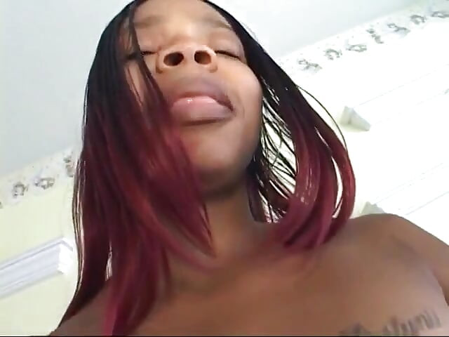 Schöner dicker freak mit einem perfekten arsch wird mit schwarzem liebhaber böse