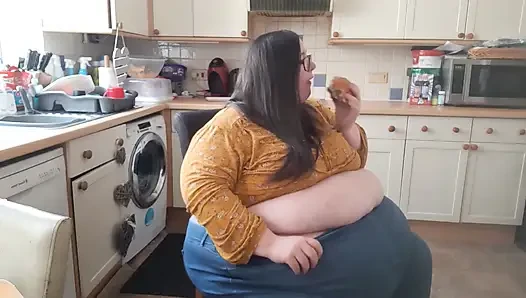 Ssbbw vs godzilla burger makan