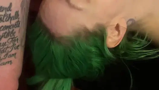 Amber green si gadis imut dientot mukanya